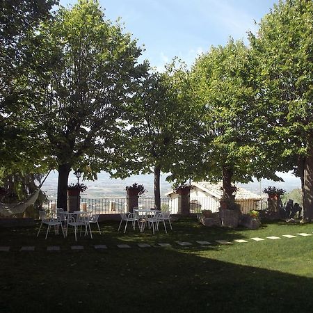 Agriturismo Villa Gabbiano Capodacqua  エクステリア 写真